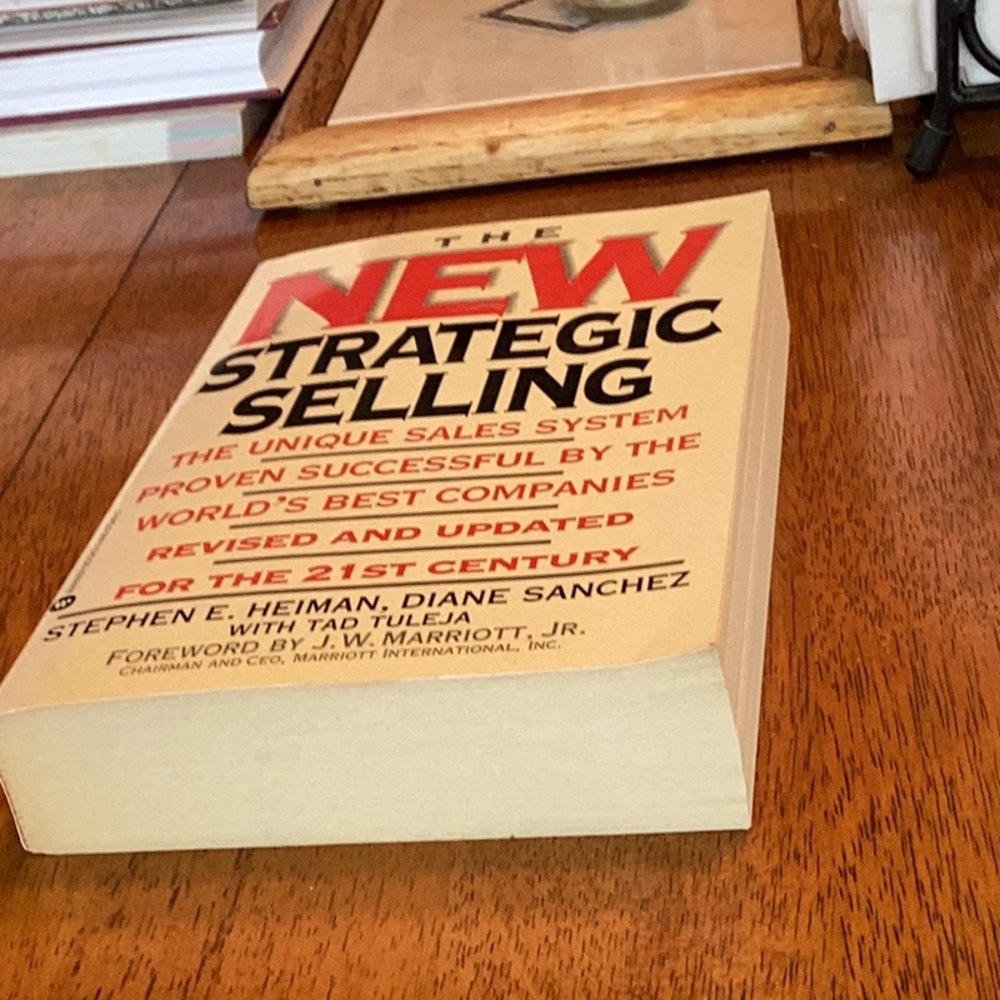 ⚠️The new strategic selling book by Stephen Heiman and Diane sanchez⚠️clearance
